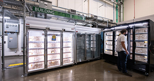 NREL Researcher works in lab.