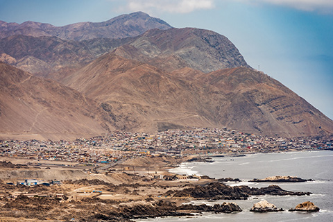 Photo of Tocopilla, Chile, where you can see a mountainous region abutting the ocean.