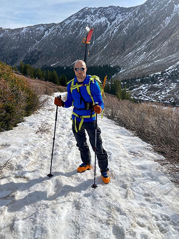 Travis Lowder skiing